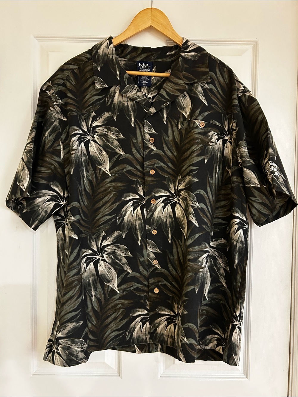BLAIR Black Botanical Print Short Sleeve Button-Down Shirt